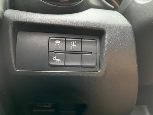 Used 2017 MAZDA MX-5 Miata Club image 23