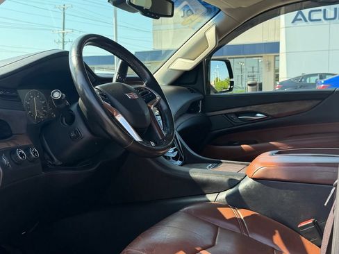 Used 2015 Cadillac Escalade Luxury AWD/4WD image 8