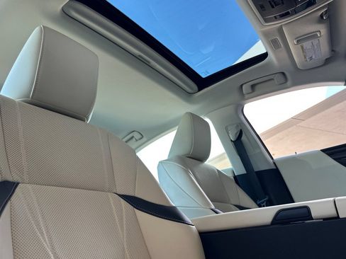Used 2022 Lexus ES 300h w/ Accessory Package 2 FWD image 13