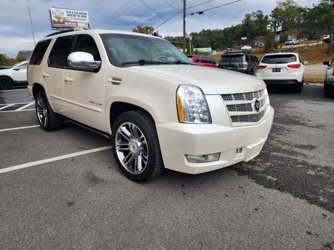 Used 2012 Cadillac Escalade Premium image 6