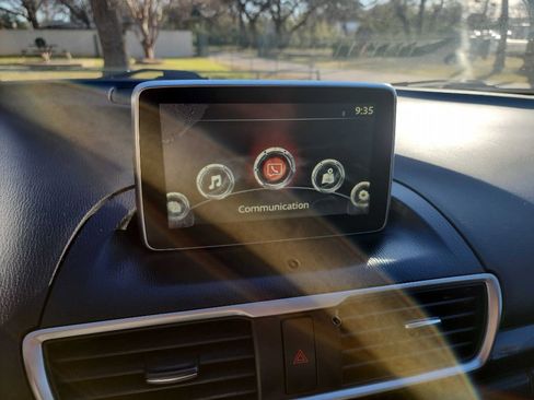 Used 2016 MAZDA MAZDA3 i Sport image 15