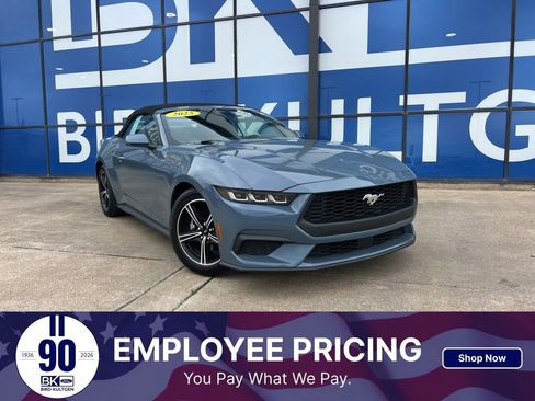 Used 2025 Ford Mustang Premium RWD image 1
