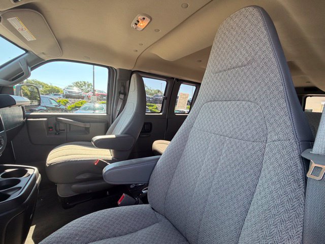 Used 2025 Chevrolet Express 3500 LT w/ LT Preferred Equipment Group RWD image 13