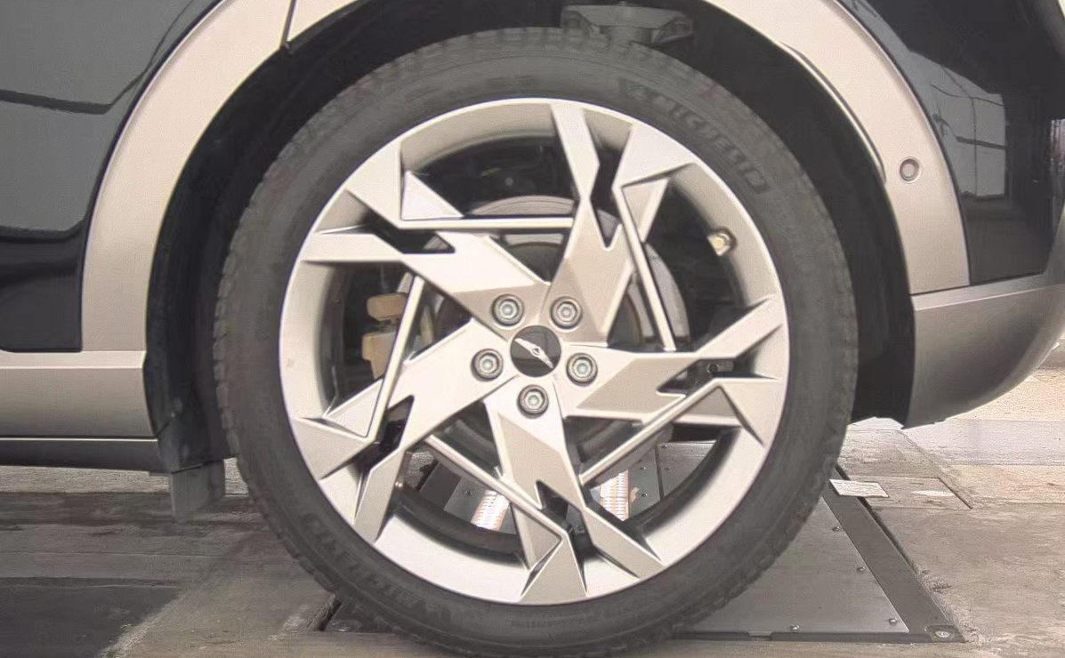 Used 2023 Genesis GV60 Performance AWD/4WD image 17