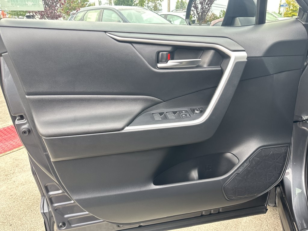 Used 2025 Toyota RAV4 SE w/ Weather & Moonroof Package AWD/4WD image 11
