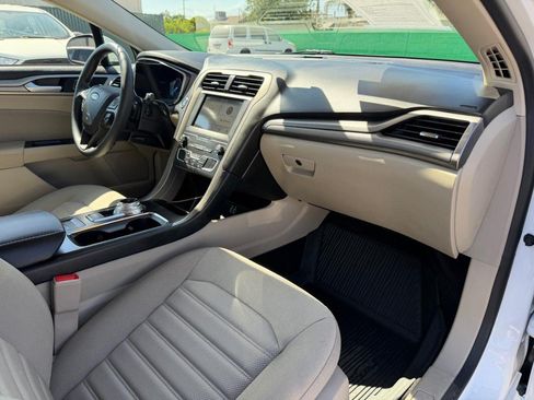 Used 2019 Ford Fusion SE FWD image 20