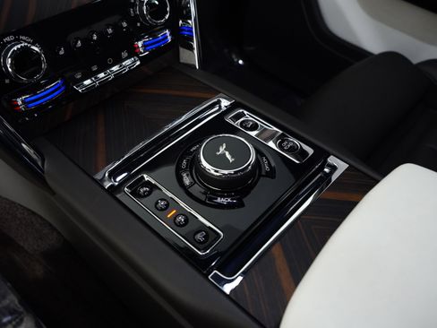 Used 2023 Rolls-Royce Cullinan w/ Cullinan Package image 54