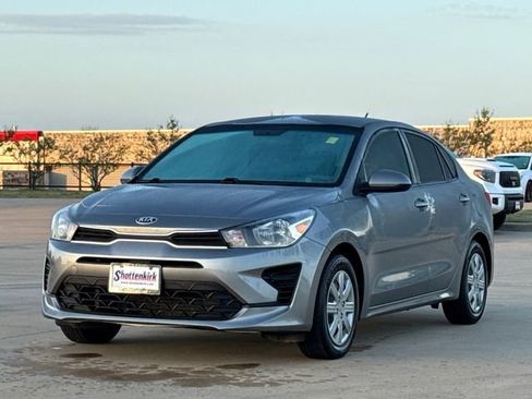 Used 2021 Kia Rio S image 3