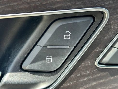 Used 2021 Audi Q8 Prestige AWD/4WD image 27