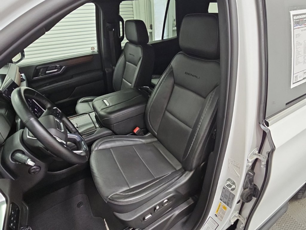 Certified 2025 GMC Yukon Denali RWD image 29