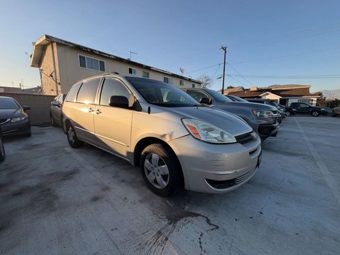 Used 2004 Toyota Sienna CE image 3