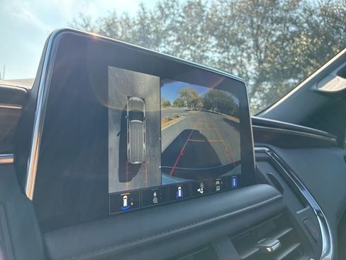 Used 2024 Chevrolet Suburban High Country image 35