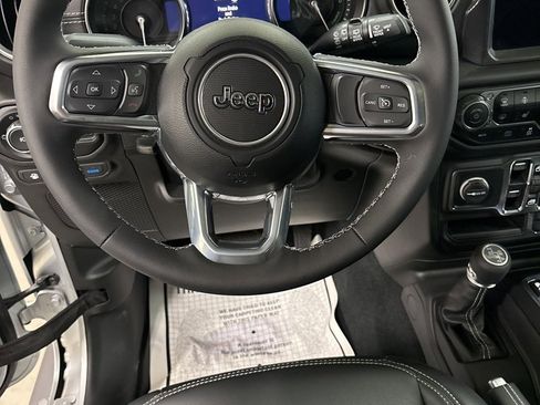 Used 2023 Jeep Wrangler Unlimited Sahara w/ Cold Weather Group image 11