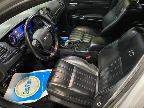 Used 2019 Chrysler 300 S AWD/4WD image 7