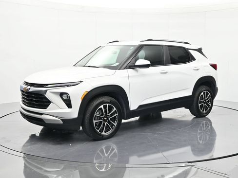 Certified 2025 Chevrolet TrailBlazer LT FWD image 1