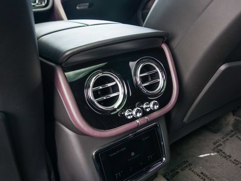 Certified 2022 Bentley Bentayga AWD/4WD image 24