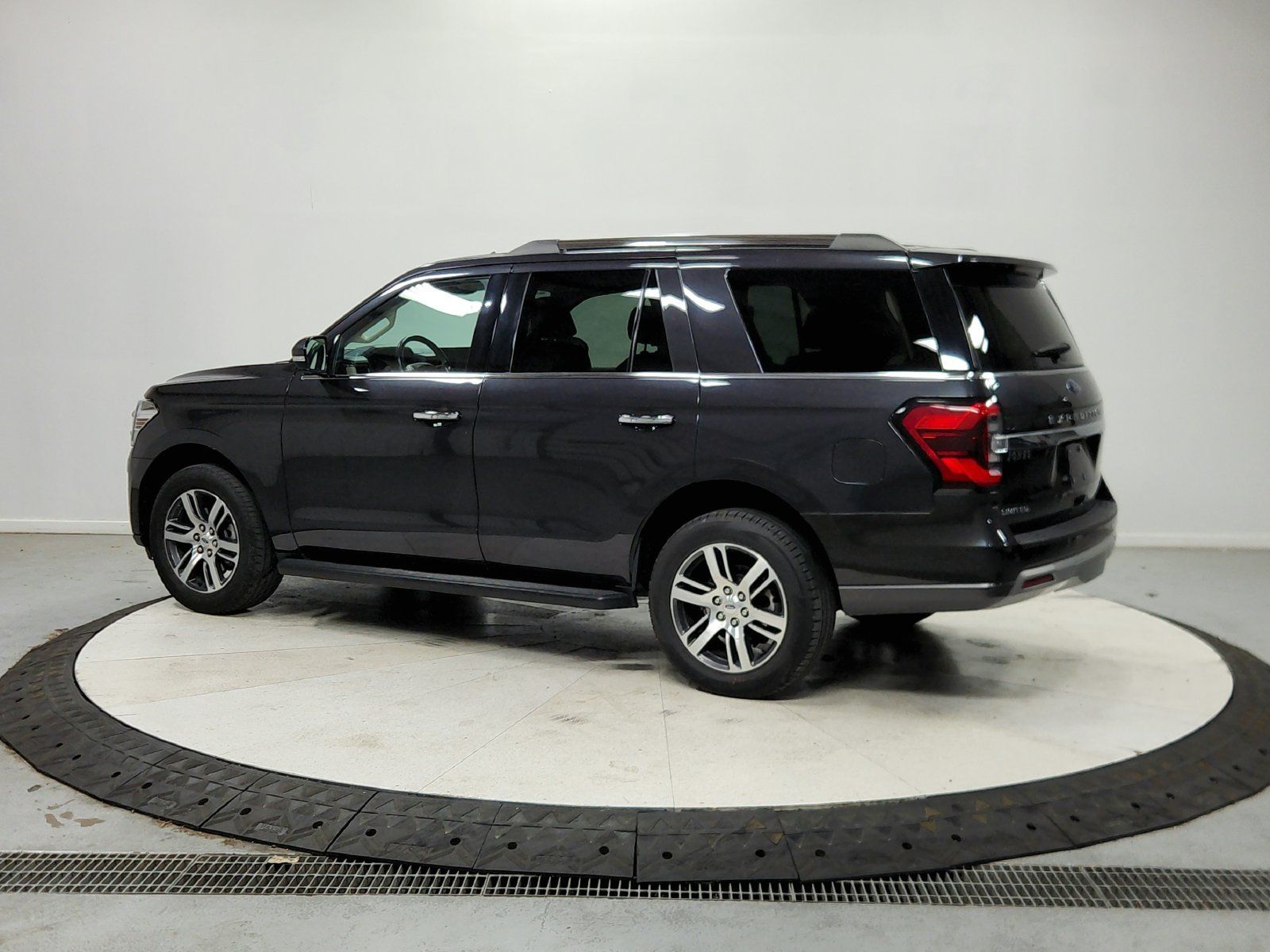 Used 2024 Ford Expedition Limited RWD image 6