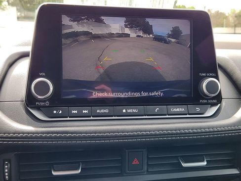 Used 2023 Nissan Rogue S AWD/4WD image 14