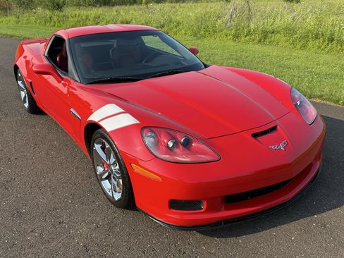 Used 2013 Chevrolet Corvette Grand Sport w/ 2LT Preferred Equipment Group RWD image 2