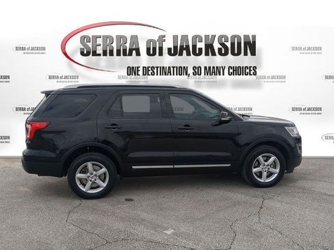 Used 2016 Ford Explorer XLT w/ Equipment Group 202A image 9