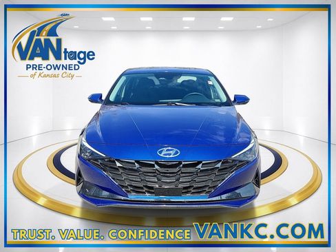 Used 2022 Hyundai Elantra SEL w/ Convenience + Premium Package image 2