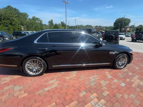 Used 2021 Genesis G90 5.0 Ultimate RWD image 3