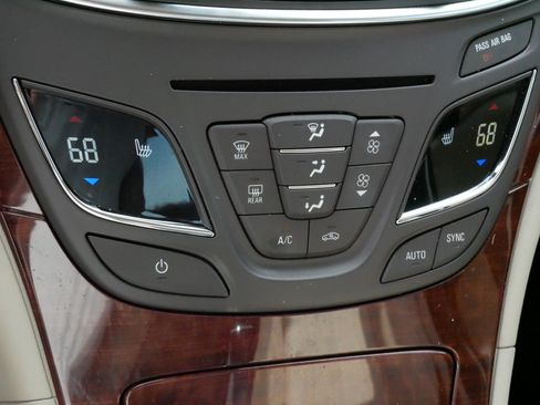 Used 2017 Buick Regal Sport Touring FWD image 23