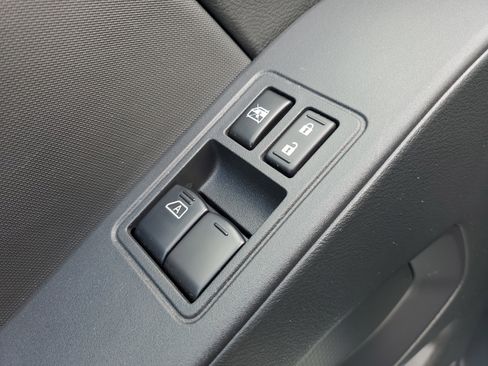 Certified 2024 Nissan Frontier S image 25