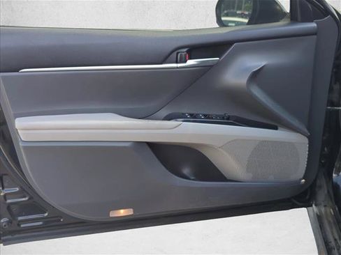 Used 2018 Toyota Camry LE FWD image 9