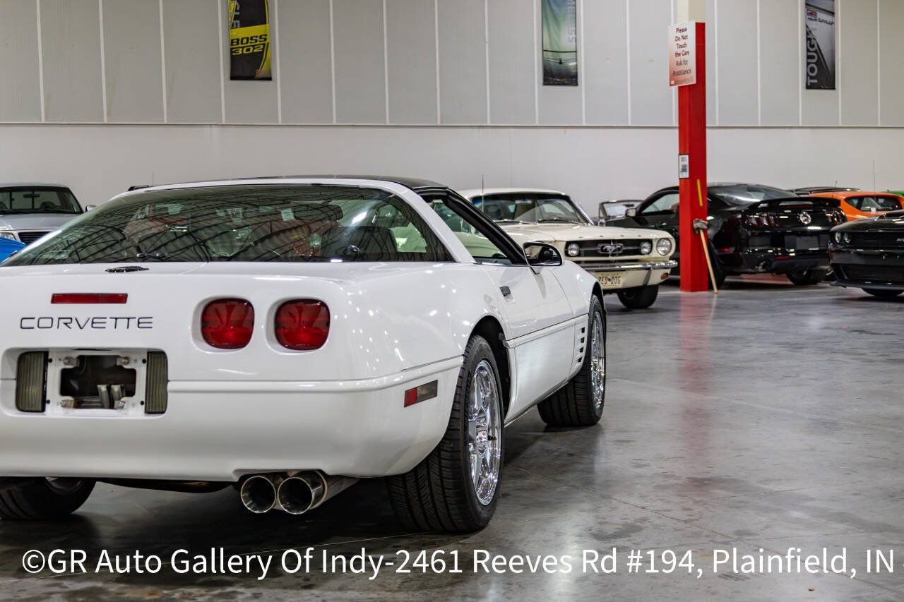 Used 1992 Chevrolet Corvette Coupe RWD image 28