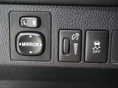 Used 2015 Toyota RAV4 LE FWD image 18