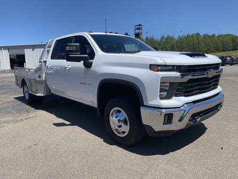 Used 2025 Chevrolet Silverado 3500 LT w/ Convenience Package AWD/4WD image 10