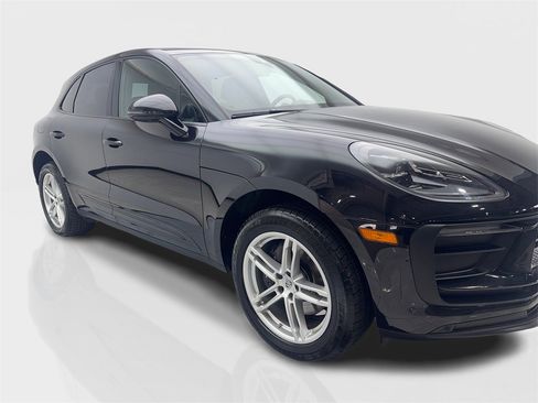 Used 2023 Porsche Macan image 12