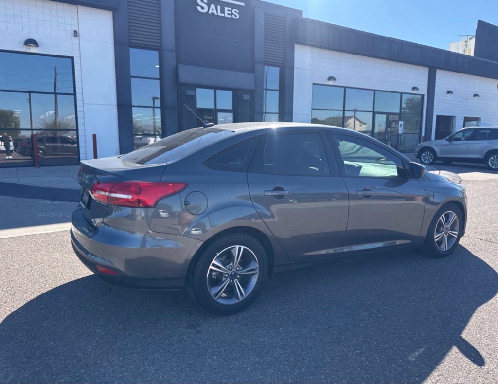 Used 2018 Ford Focus SE w/ SE Appearance Package FWD image 5