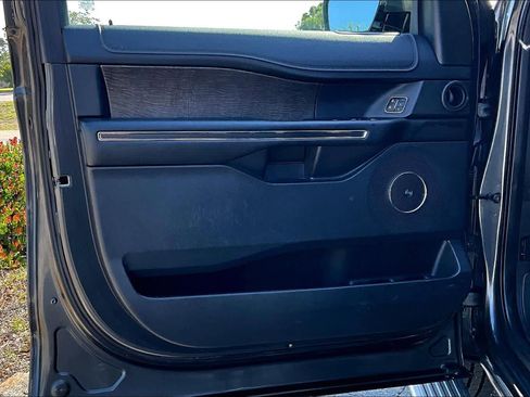 Used 2018 Ford Expedition Limited w/ Equipment Group 301A AWD/4WD image 26