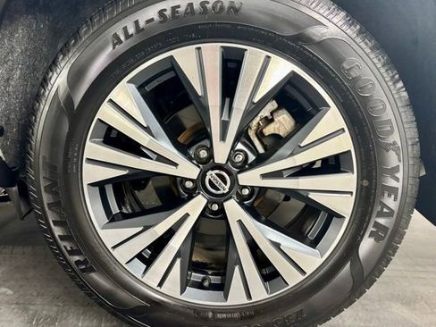 Used 2021 Nissan Rogue SV w/ Premium Package image 11