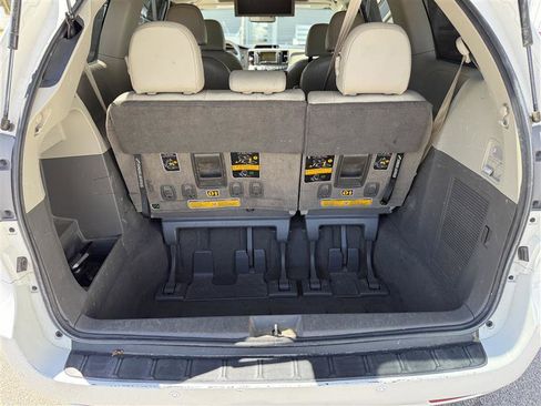 Used 2011 Toyota Sienna XLE w/ Premium Pkg image 17