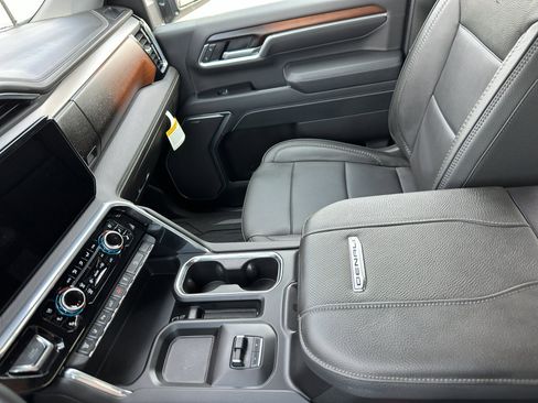 New 2025 GMC Sierra 2500 Denali w/ Denali Reserve Package image 32