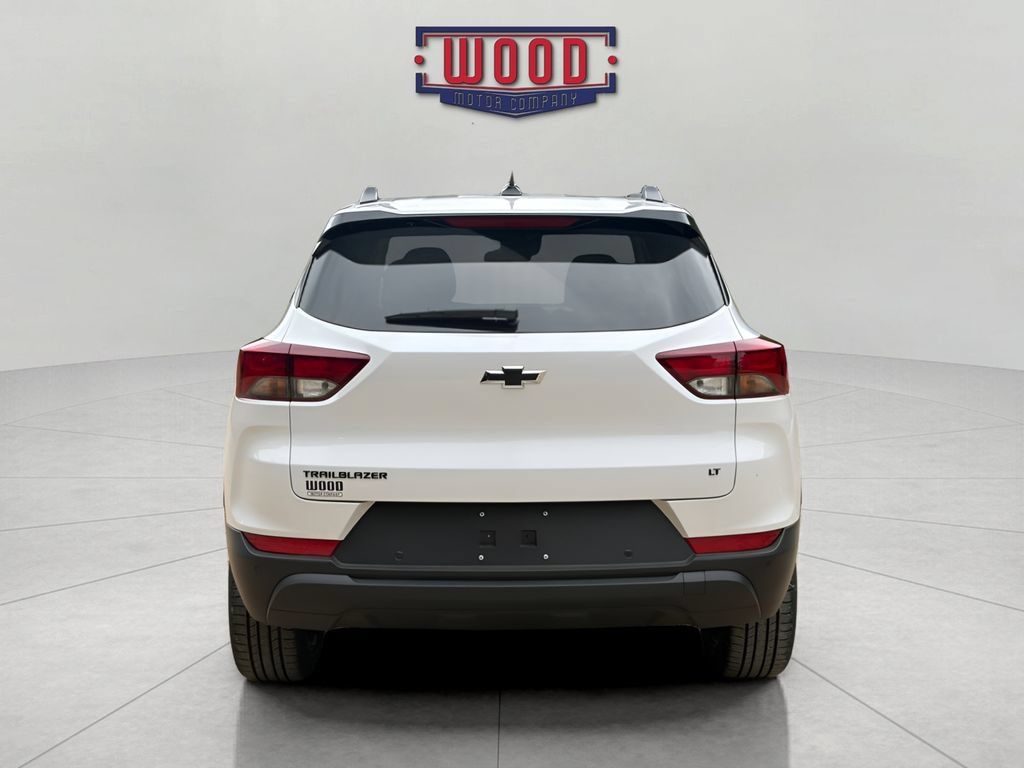 New 2026 Chevrolet TrailBlazer LT w/ Midnight Edition FWD image 3