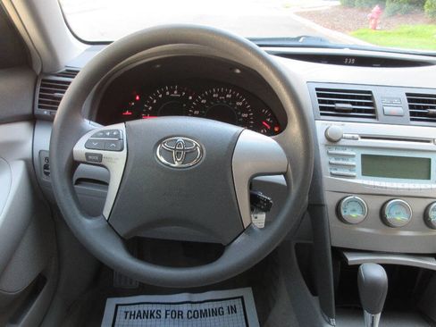 Used 2009 Toyota Camry LE image 25