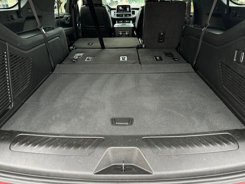 Used 2024 GMC Yukon XL SLE image 17