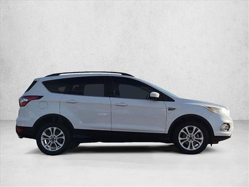 Used 2018 Ford Escape SE FWD image 4