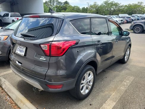 Used 2019 Ford Escape SE FWD image 4