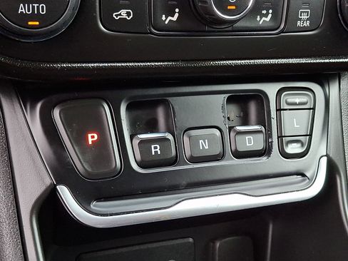 Used 2019 GMC Terrain SLE w/ Driver Convenience Package FWD image 15