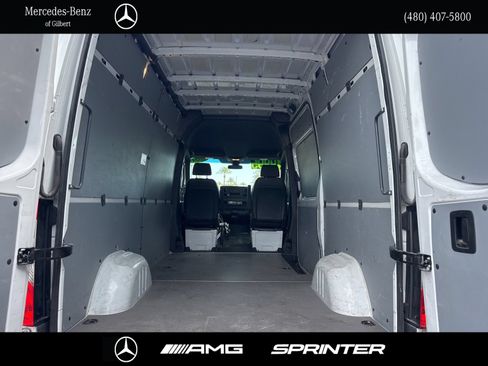 Used 2025 Mercedes-Benz Sprinter 2500 image 8