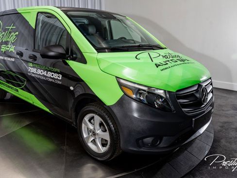 Used 2022 Mercedes-Benz Metris image 2