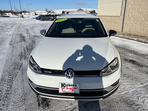 Used 2017 Volkswagen Golf Alltrack S image 3