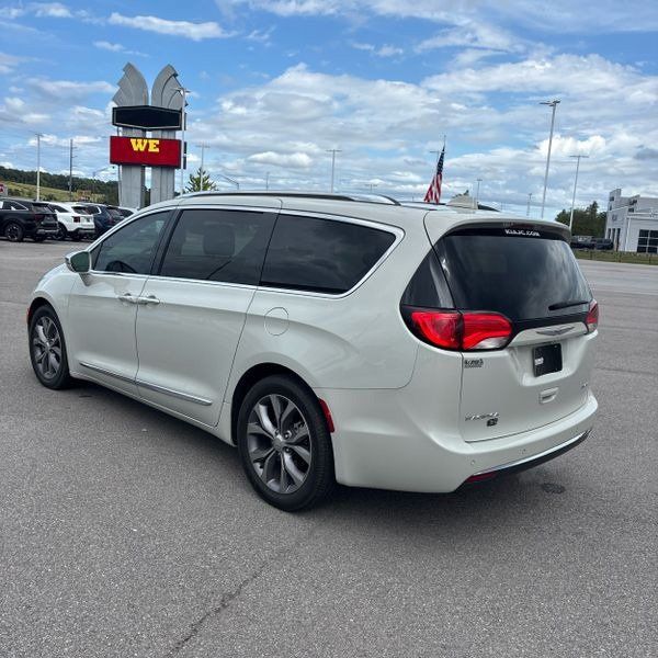 Used 2020 Chrysler Pacifica Limited FWD image 4