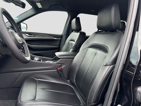 Used 2025 Jeep Grand Cherokee Limited image 6