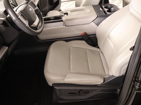Used 2025 Ford Expedition Active AWD/4WD image 11